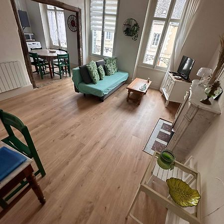 Le Compostelle Daire Issoudun Dış mekan fotoğraf